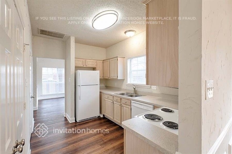 Building Photo - 5507 Bradley Ct