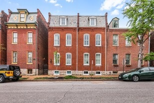 Building Photo - 2111 Menard St