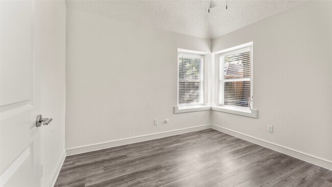 Building Photo - 2107 Charlton House Ln