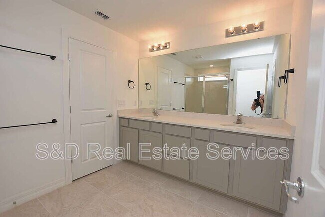 Building Photo - 3857 Capri Coast Dr