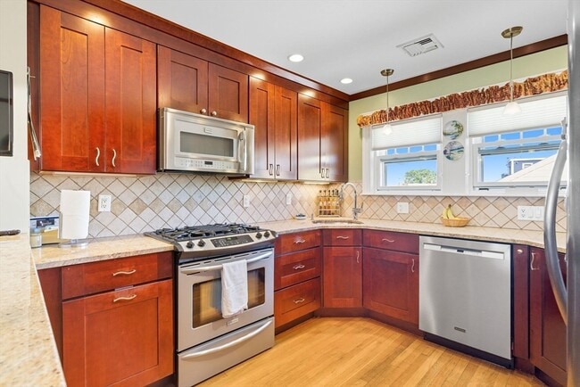 Building Photo - 40 Cottage Park Rd