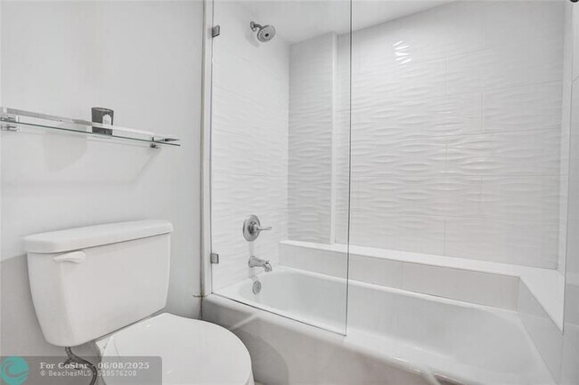 Building Photo - 1150 Hillsboro Mile