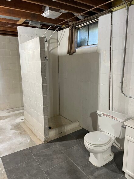Building Photo - 864 S 45th St