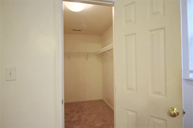 Building Photo - Cozy 3 Bed, 2 Bath Home in Ridgewood!