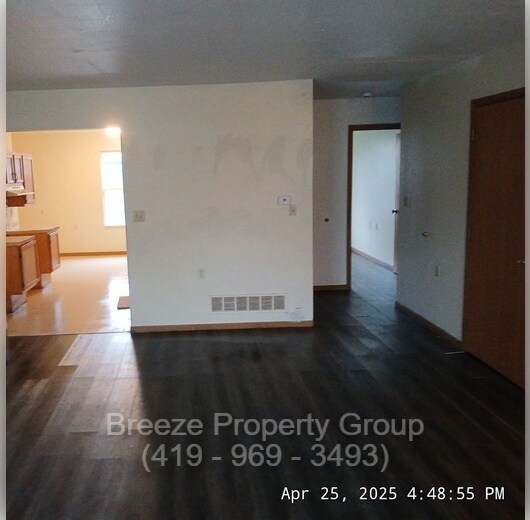 Building Photo - 1863 N Erie St