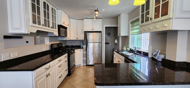 Building Photo - 1831 S Cumberland Ave