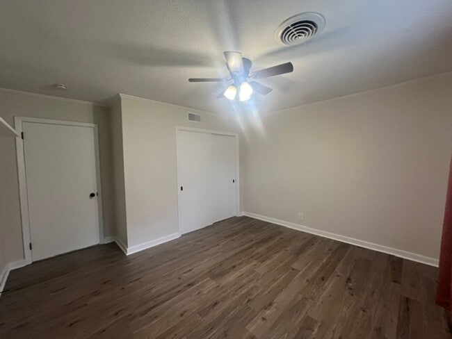 Building Photo - 375 Sherwood Forest Blvd