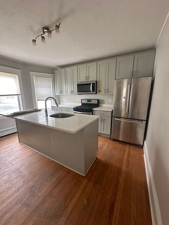 Building Photo - 701 Smith St