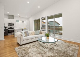 Building Photo - 4704 Sunset Trail