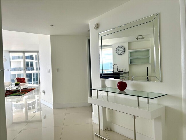 Building Photo - 1830 S Ocean Dr