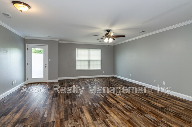 Building Photo - 926 Warrior Hill Dr