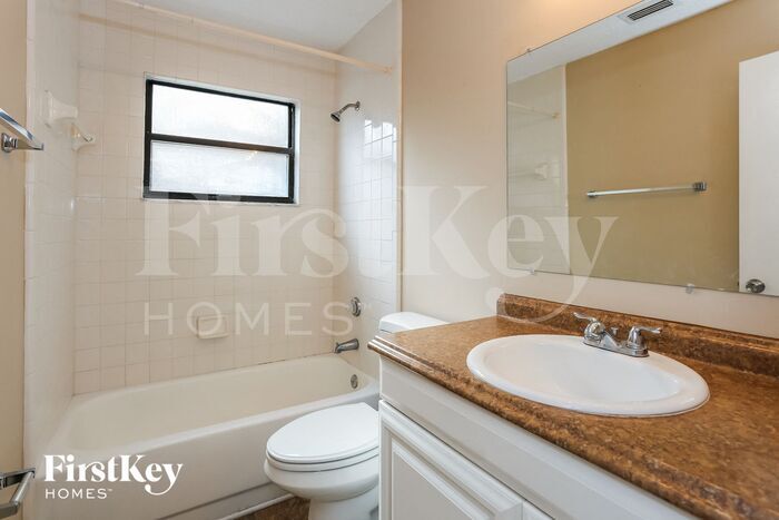 Building Photo - 11338 Island Shore Dr W