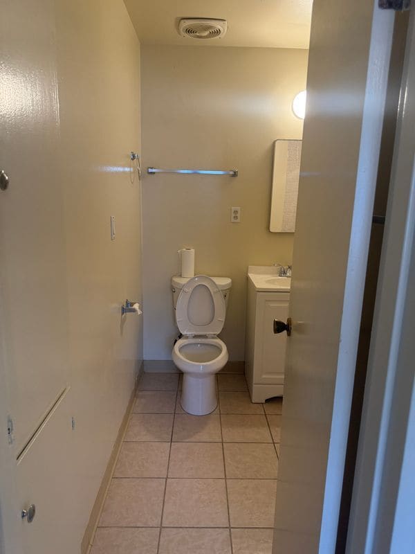 Building Photo - 1099 Roewill Dr