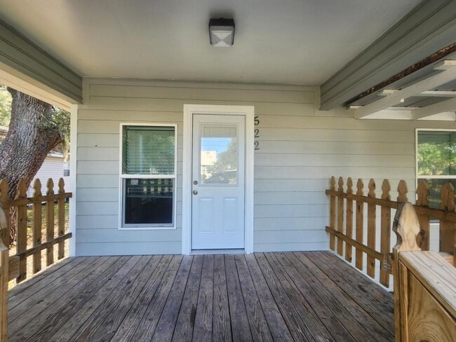 Building Photo - 522 E 5th St