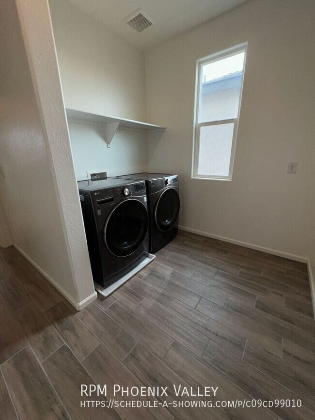 Building Photo - 383 N 157th Ln