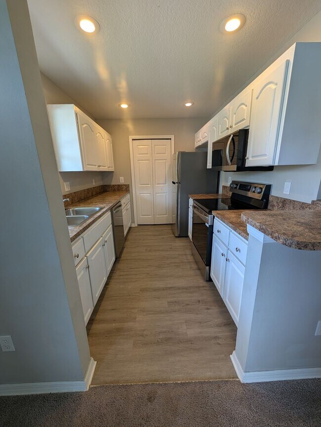Building Photo - Beautiful 2BR/2BA Condo in the Heart of New Port Richey