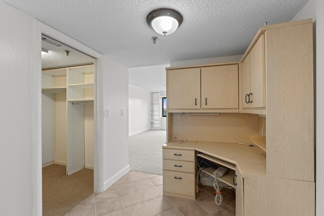 Building Photo - 7020 Half Moon Cir