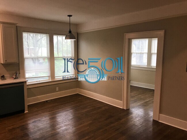 Building Photo - *New Price*  Newly Renovated Immaculate Co...