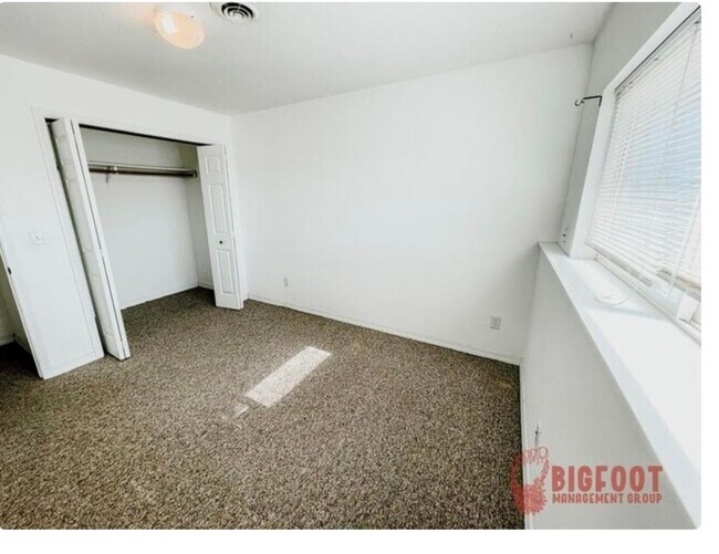 Building Photo - 7920 Quail Dr