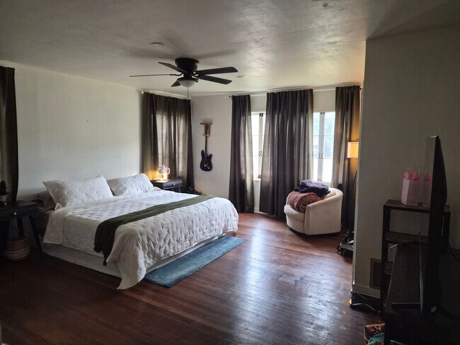 Building Photo - Spacious Tempe Home – Available 3/1/26!