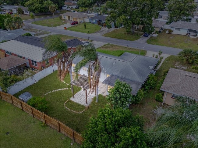 Building Photo - 2127 Scotland Dr