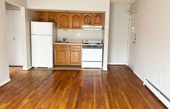 Building Photo - 539 Lowell Ave