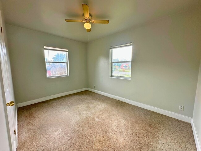 Building Photo - 1206 NW 17th Ave