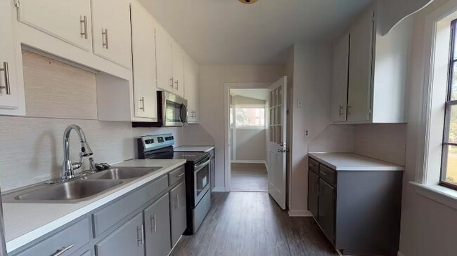 Building Photo - MOVE IN SPECIAL - FIRST MONTH FREE!!!