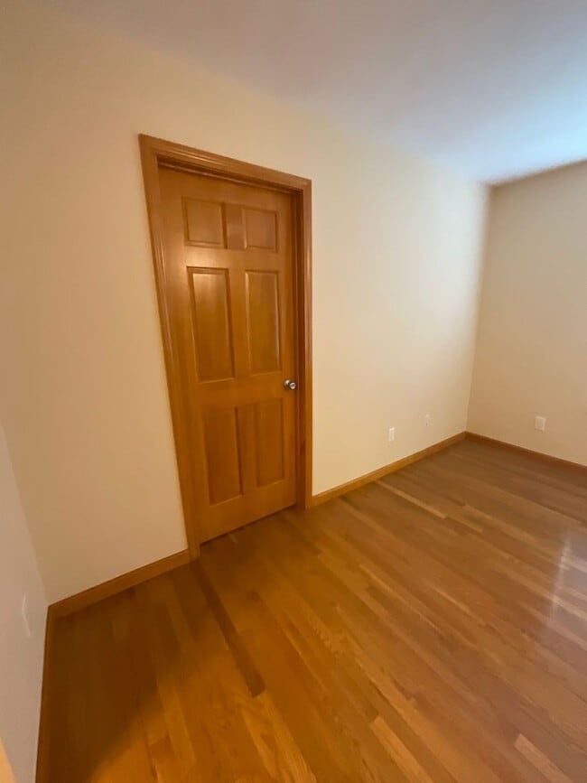 Building Photo - Short term - Clean and tidy 3 bedroom/1 bath near Cherokee Park