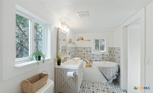 Building Photo - 1219 Songbird Dr