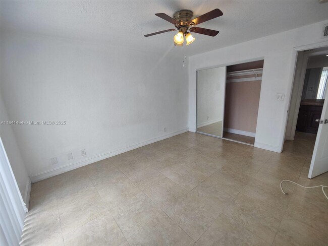 Building Photo - 616 Executive Center Dr
