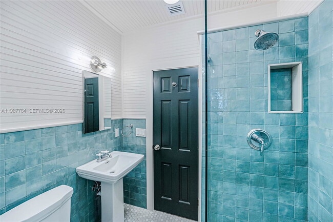 Building Photo - 3826 Oak Ave