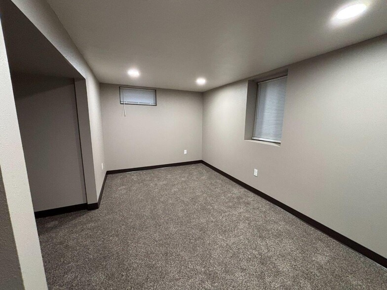 Building Photo - 510 US-14