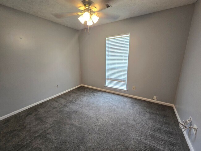 Building Photo - Charming & Fully Updated 4-BR Home in Montgomery – Section 8 Approved!