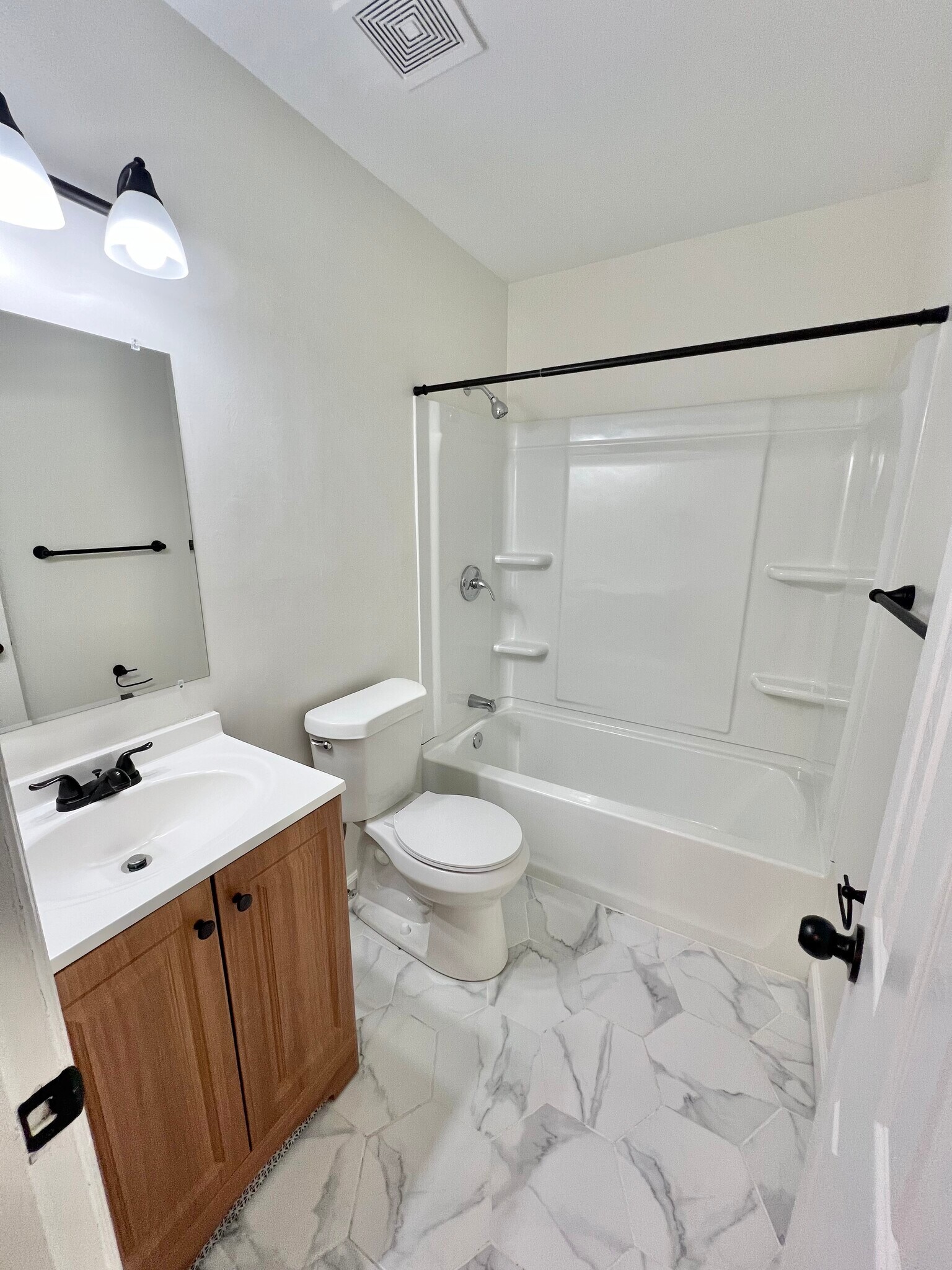 Full Bath (upstairs) - 272 Fleming Rd
