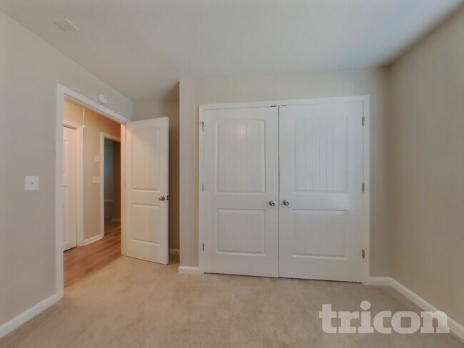 Building Photo - 652 Amberwood Dr