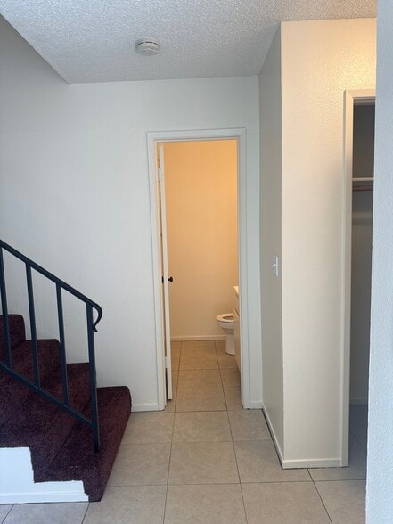 1/2 bath - 404 W Barton Ave