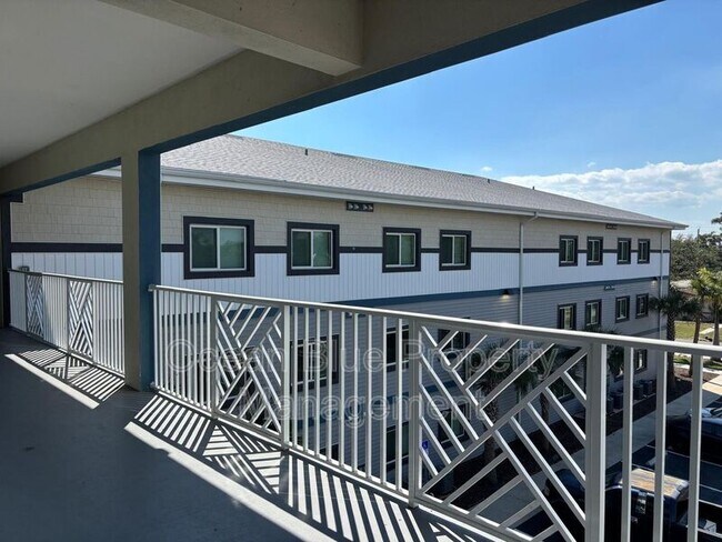 Building Photo - 2771 Royal Palm Ave