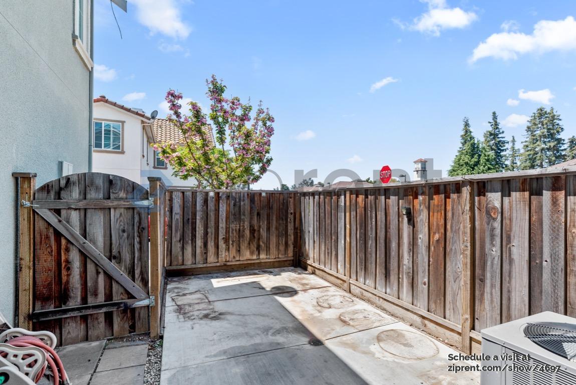 Building Photo - 168 Caroline Ln