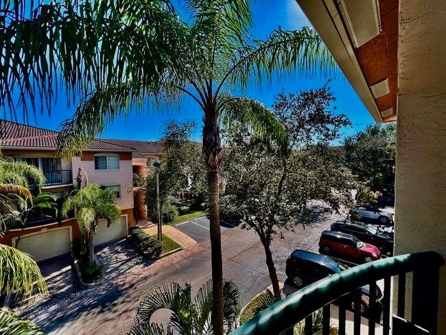 Building Photo - 2033 SE 10th Ave