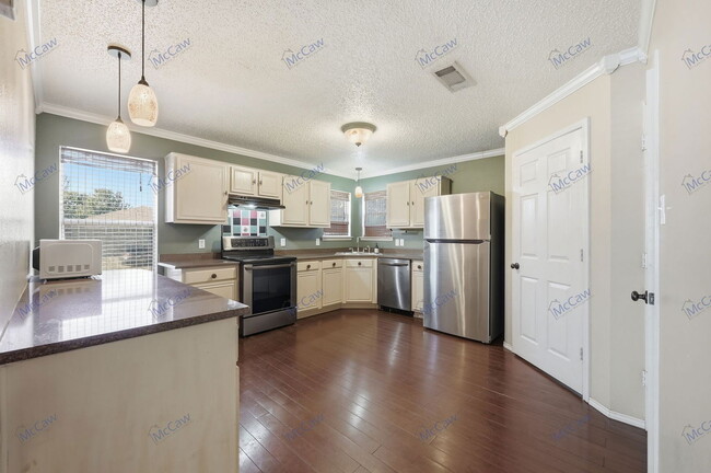 Building Photo - 700 Ibis Ct