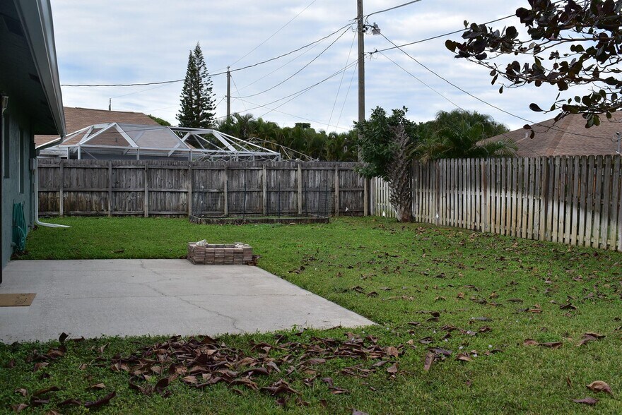 Building Photo - 826 Palama Way