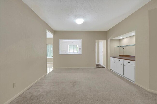 Building Photo - 52 Greentree Ln