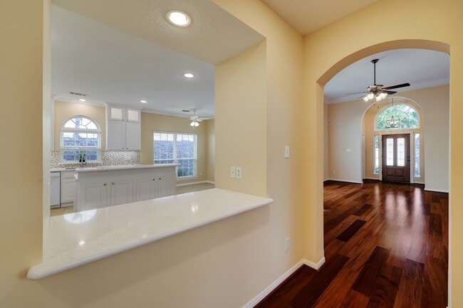 Building Photo - 5022 Coral Gables Dr