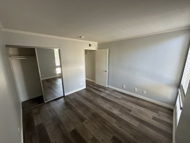 Building Photo - 9900 Jordan Ave