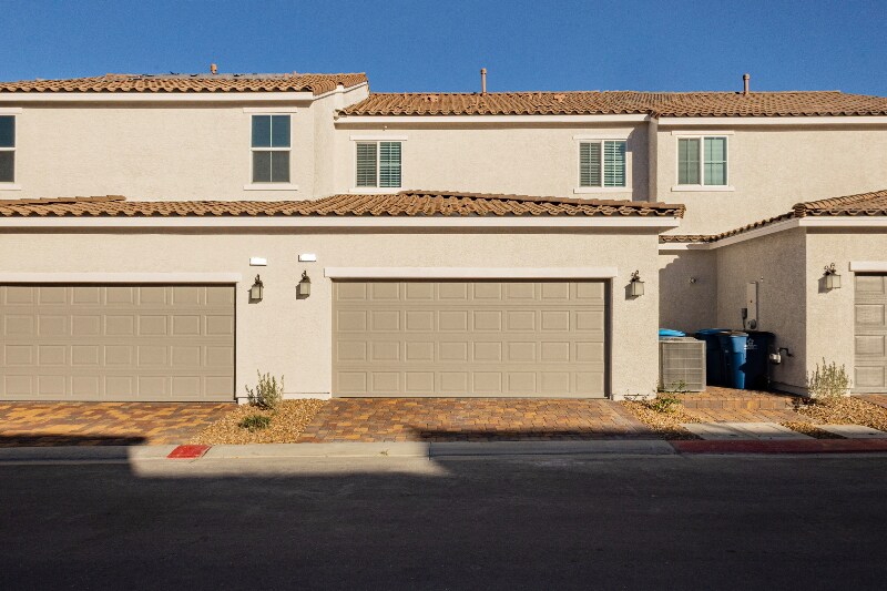Building Photo - 2763 Fantoni St