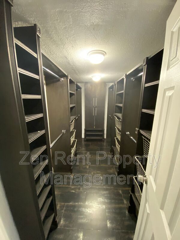 Building Photo - 815 W Juanita Cir