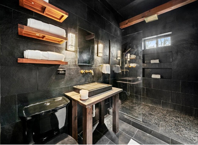 Building Photo - 1067 W Balmoral Ave