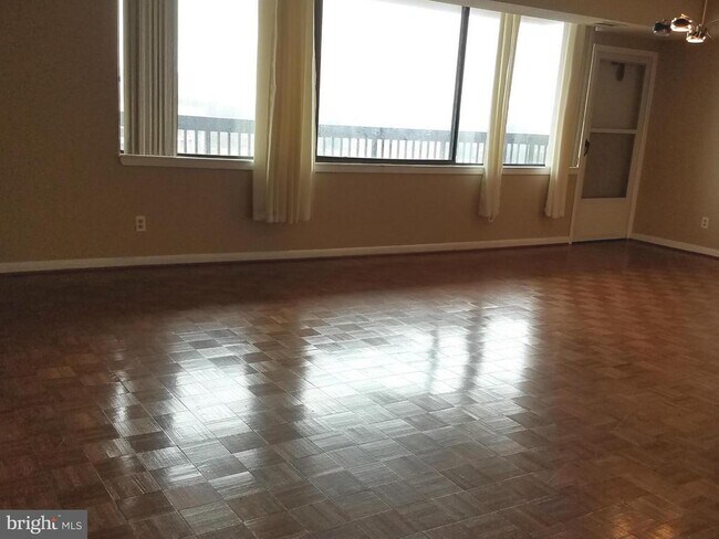 Building Photo - 3709 S George Mason Dr