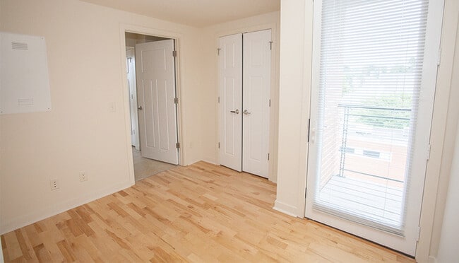 Building Photo - 242 E Water St